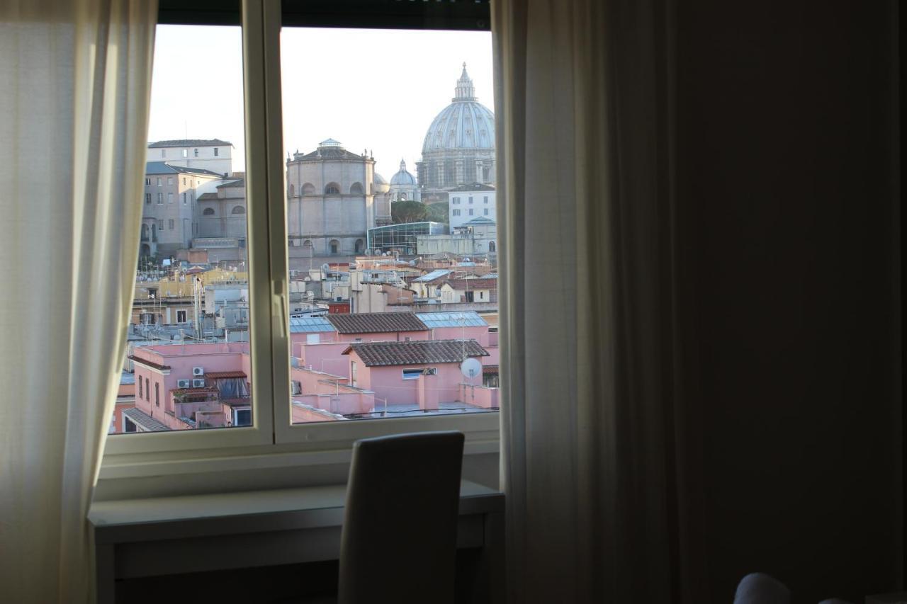 Panoramic View Of St. Peter Apartment Rome Exterior photo