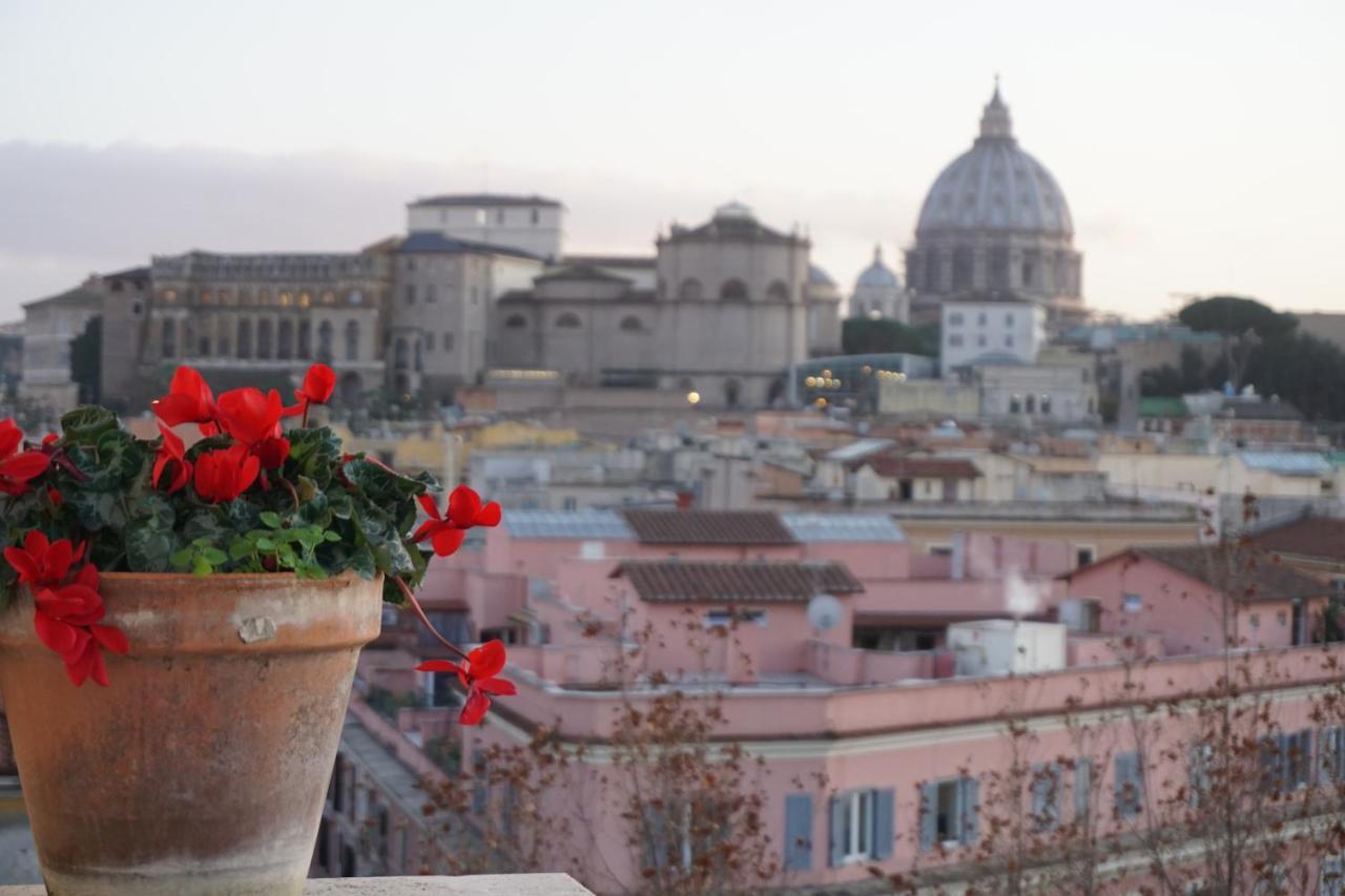 Panoramic View Of St. Peter Apartment Rome Exterior photo